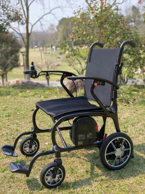 Lichte 11,5 kg elektrische rolstoel met volledig koolstofvezel frame en verlengde stoel
