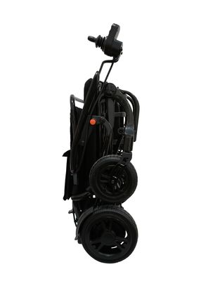 Reizen voor gehandicapten en ouderen gemakkelijker met een elektrische rolstoel van koolstofvezel